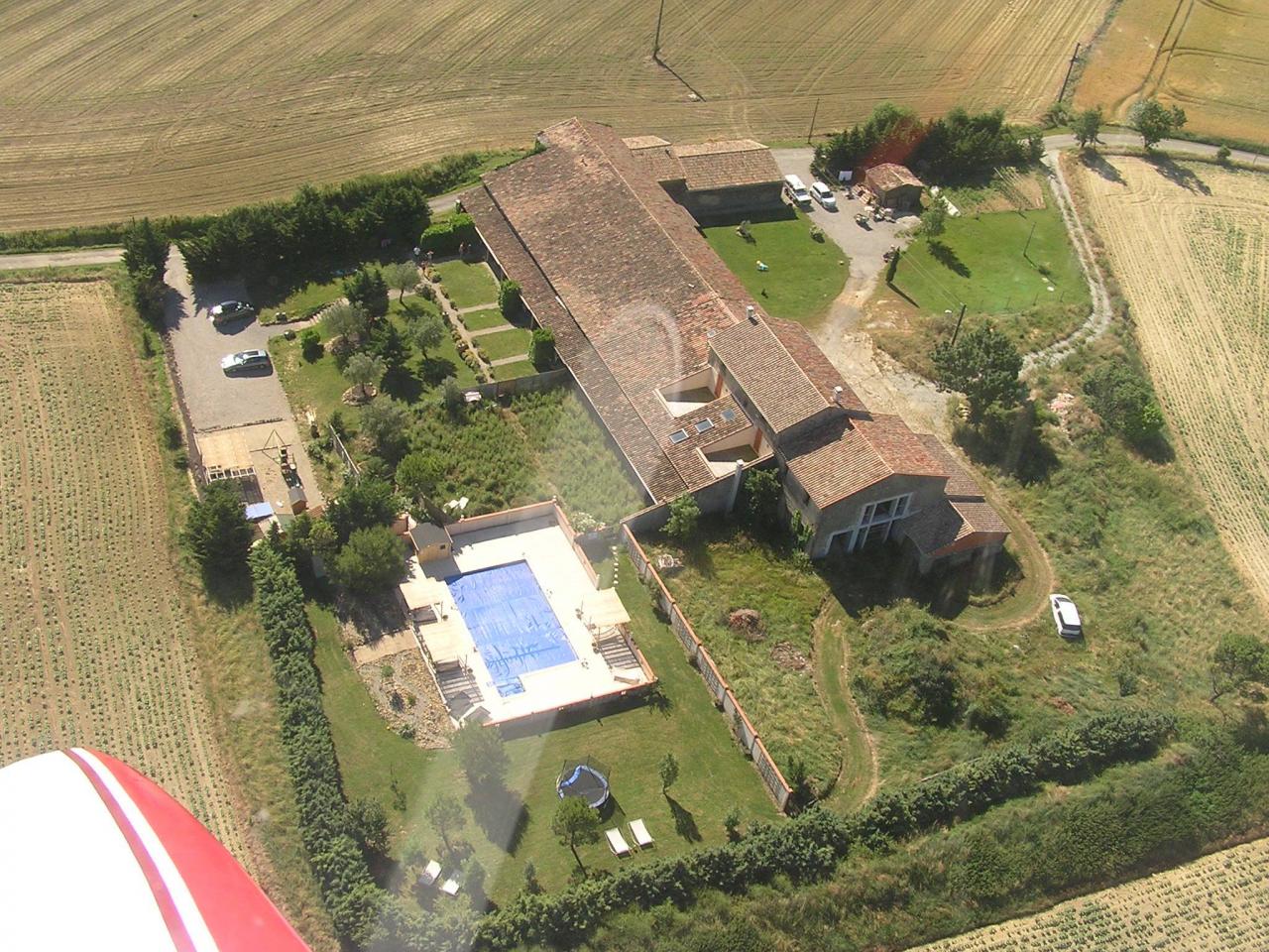 Vue aérienne - Domaine Las Capelas - Gîtes en Aude Cathare