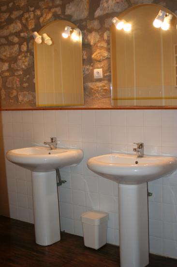 Salle d'eau - Domaine Las Capelas - Gîtes en Aude Cathare